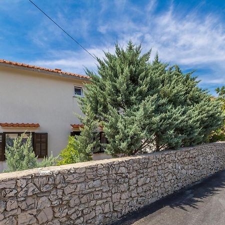 Apartamento Apartman Hana Omišalj Exterior foto
