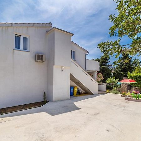 Apartamento Apartman Hana Omišalj Exterior foto