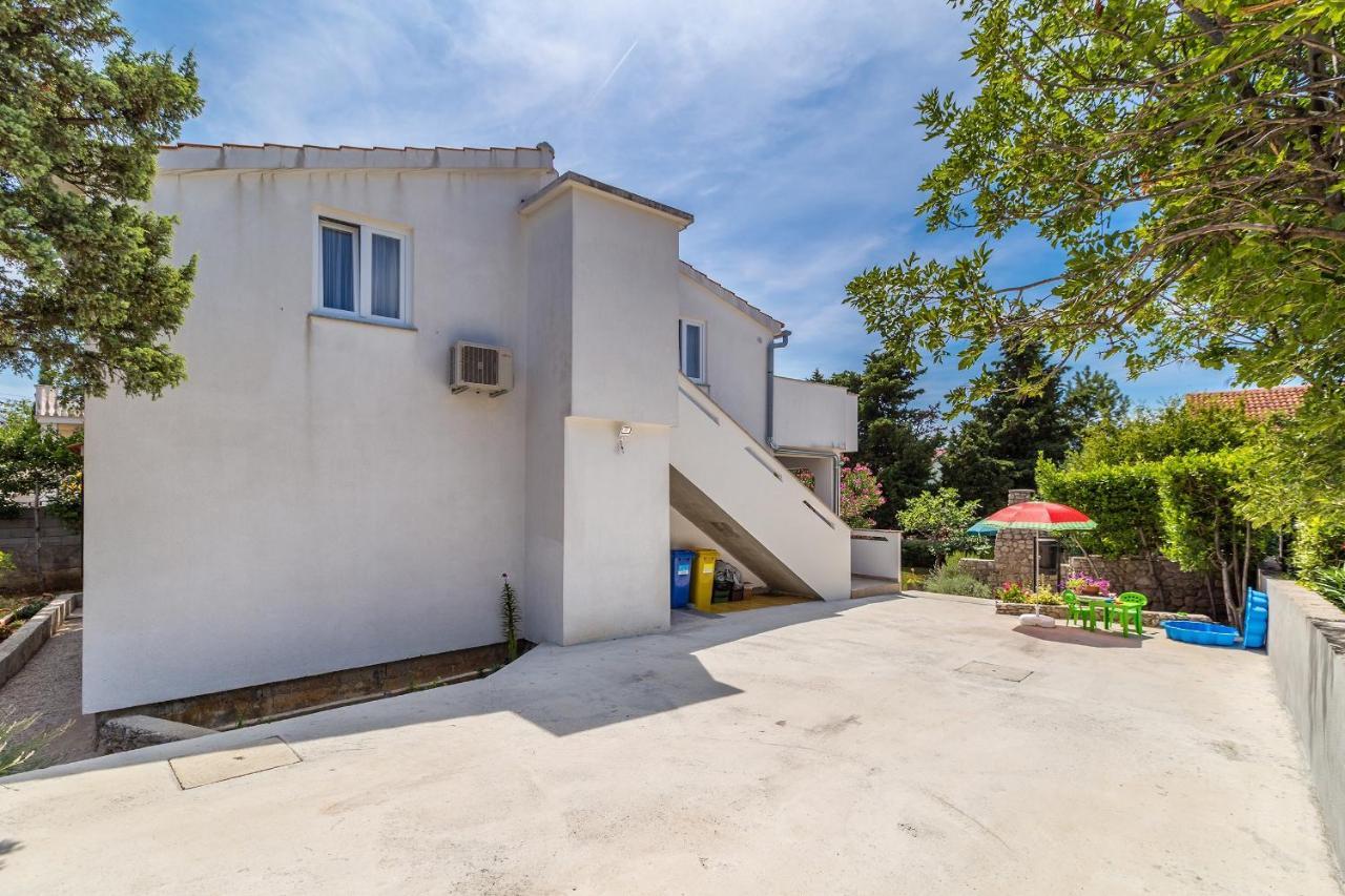 Apartamento Apartman Hana Omišalj Exterior foto